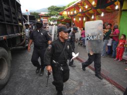 La policía de Chiapas detuvo a los revoltosos y los puso a disposición de la Procuraduría estatal, donde serán procesados. NTX  /