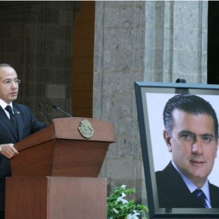 Calderón encabeza homenaje a Lujambio en Palacio Nacional