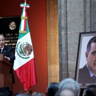 Rinden homenaje a Alonso Lujambio en Palacio Nacional