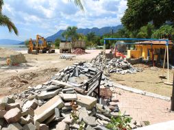 Debido a que el malecón en la delegación de San Antonio Tlayacapan, Chapala, invade zona federal, la Conagua clausuró su construcción.  /