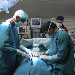 Fundéu BBVA: ''operación'' o ''intervención'', mejor que ''cirugía''