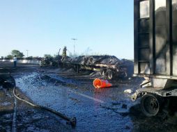 Elementos de la UEPCBJ y de Tuxpan apagaron el fuego de ambos vehículoy realizaron las tareas de limpieza. ESPECIAL  /