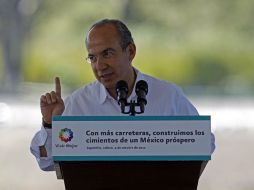 Felipe Calderón propone una mayor participación de la inversión extranjera en telecomunicaciones. ARCHIVO  /