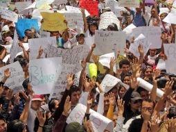 Toman rectoría a una semana de haber liberado las instalaciones de la universidad. ARCHIVO  /