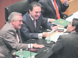 Gamboa (centro) se reunió con líderes obreros y dijo que cada legislador del PRI es libre de opinar acerca de los gremios. EL UNIVERSAL  /