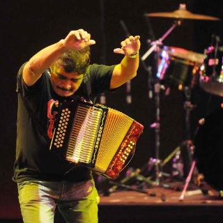 Celso Piña pone a bailar al público del Cervantino