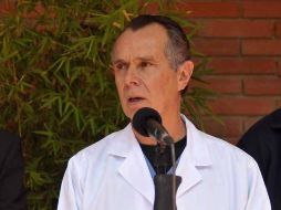 El urólogo Felipe Gómez, responsable del equipo que llevó a cabo la intervención quirúrgica, confirió un pronóstico excelente. NTX  /