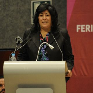 Almudena Grandes se siente privilegiada por publicar en prensa