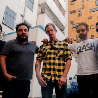 Molotov prende a fanáticos en la Plaza Condesa