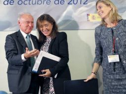 José Manuel Castelao, la consejera gallega de Trabajo (c) y la secretaria general de Inmigración y Emigración (d). EFE  /