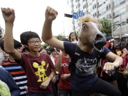 Participantes que llevaron a cabo la danza de la equitación. AP  /