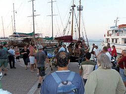 Cinco turistas extranjeros resultaron heridos pero sus vidas no corren  peligro. EFE  /