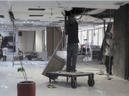 Manita de gato. Los empleados trabajan a marchas forzadas para dejar las oficinas al gusto de cada legislador. EL UNIVERSAL  /