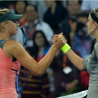 Sharapova se arrodilla ante el poder de Azarenka