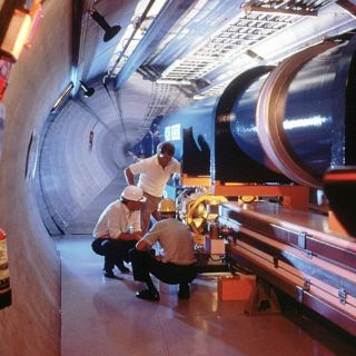 Roberto Flores Castillo, premiado por descubrimiento en el CERN