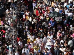Desde hace 38 años se ha llevado a cabo esta larga caminata ofrecida a la Virgen. ARCHIVO  /