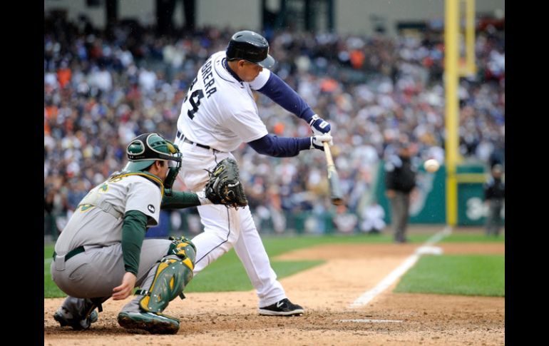 Miguel Cabrera, ganador de la triple corona de bateo, sigue discreto en la serie. AFP  /