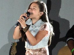 Angela Vázquez agradeció al público su apoyo incondicional en su surgimiento musical. EL UNIVERSAL  /