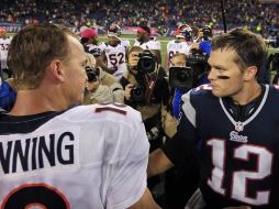 Manning y Brady se dieron la mano al terminar el enciuentro. AP  /