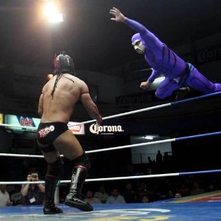 Fantasma se viste de héroe