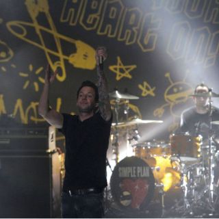 Simple Plan prende en su primera presentación en México