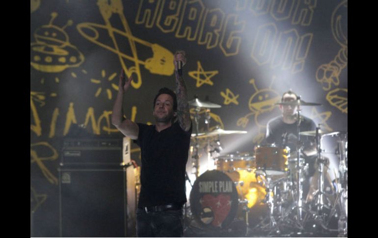 ''Muchas gracias a los fans, ¡Viva México!, los queremos México'', fueron las palabras con las que la banda abandonó el escenario. NTX  /