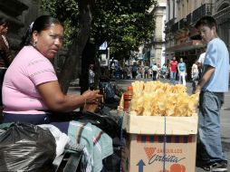 Buscan un reordenamiento de comerciantes para que la zona Centro se vea mejor, y no abarrotada. ARCHIVO  /