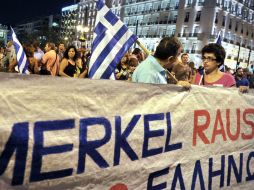 Manifestantes cansados de tres años de recortes de sueldos y beneficios. AFP  /