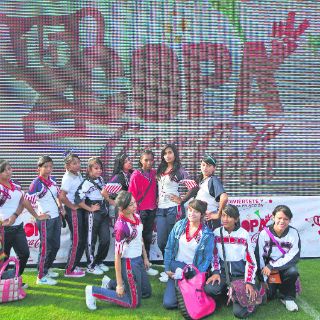 Rueda el balón en la Copa Coca-Cola