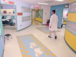 ''Dr. Juan I. Menchaca''. Uno de los pasillos del Nuevo Hospital Civil.  /