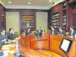 Felipe Calderón tuvo a su lado a Alejandro Poiré; mientras que Enrique Peña Nieto se hizo acompañar por Luis Videgaray. EL UNIVERSAL  /