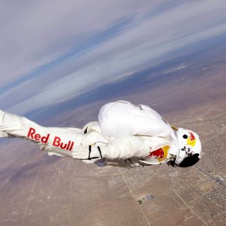 Se pospone salto de Baumgartner