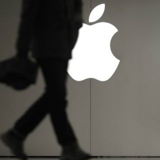 La UE quiere resolver caso antimonopolio de Apple en breve