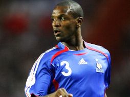 Eric Abidal, en imagen de archivo, con la playera de la selección de Francia. MEXSPORT  /