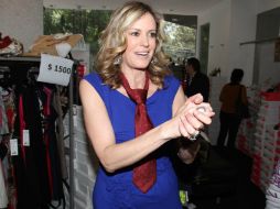 Rebecca de Alba durante subasta a beneficio de la lucha contra el cáncer. EL UNIVERSAL  /