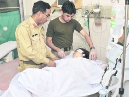 Malala fue atacada por dos hombres cuando subía al autobús escolar.  AP  /