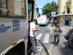 El transporte público se ha convertido en una ''estación de transferencia'' lo que complica las vialidades.  /