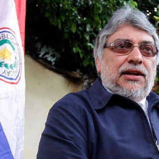 Fernando Lugo anuncia candidatura presidencial para 2013
