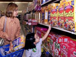 Kellogg's ya tuvo que retirar en 2010 unos 28 millones de cajas de cereales Kellogg's Apple Jacks, Kellogg's Corn Pops. ARCHIVO  /