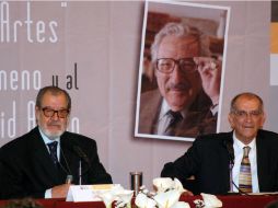 El escenógrafo David Antón y al actor Luis Gimeno. NTX  /