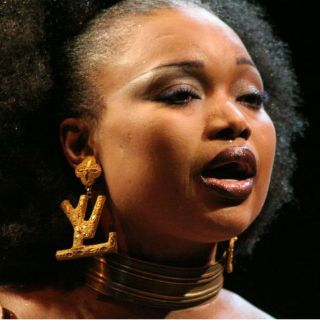 Oumou Sangaré contagio con su ritmo en el FIC