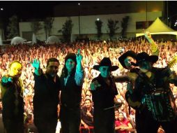 Después del espectaculo Nortec Collective Presents: Bostich + Fussible se tomó la foto del recuerdo. NTX  /