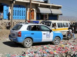 Una patrulla de policía, estacionada en el lugar donde dispararon al funcionario. AFP  /