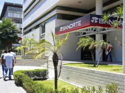 Entre los créditos que podrán ser revisados está uno con Banorte. ARCHIVO  /