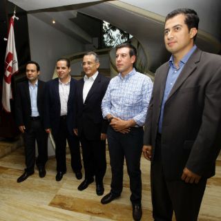 Próximos coordinadores parlamentarios se reúnen con González Romero