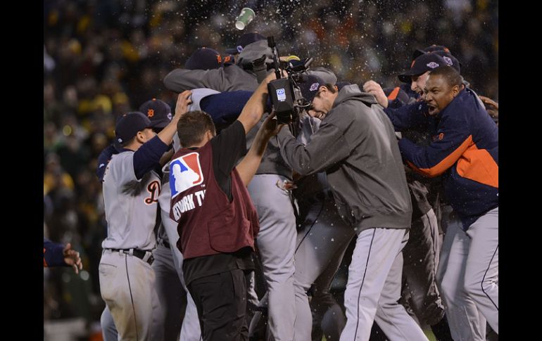 El equipo de los Tigres de Detroit celebran tras su victoria ante Oakland. AFP  /
