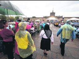 Fervor religioso. Miles de fieles acompañan a la Virgen de Zapopan que deja Guadalajara para regresar a su hogar, la Basílica.  /