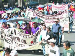 Los manifestantes iniciaron la marcha desde el Obelisco a Lázaro Cárdenas hasta el Centro Histórico de Morelia. EL UNIVERSAL  /