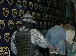 Al momento de su detención los tres sujetos amenazaron al personal uniformado, refiriendo ser muy influyentes. ARCHIVO  /