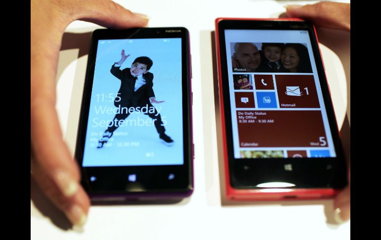 Impulsados por el software Windows de Microsoft, los nuevos modelos se enfrentan a la dura competencia del iPhone. ARCHIVO  /